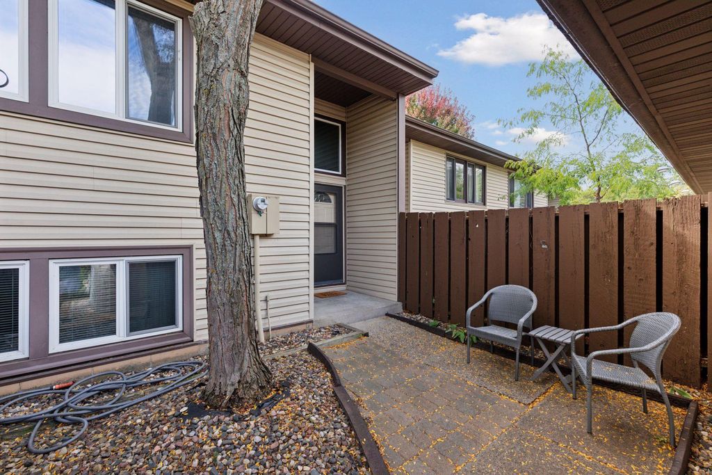 146 River Woods Lane, Burnsville, MN 55337 — photo 2