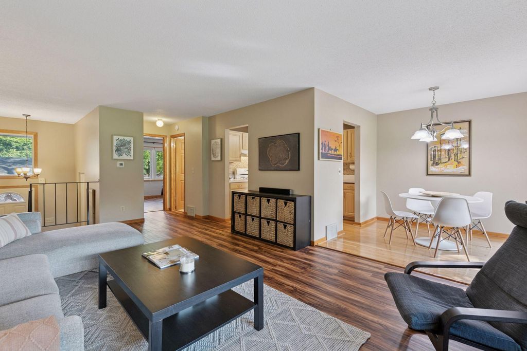 146 River Woods Lane, Burnsville, MN 55337 — photo 5