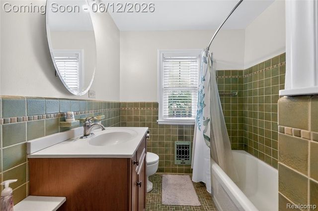 120 Superior Boulevard, Wyandotte, MI 48192
