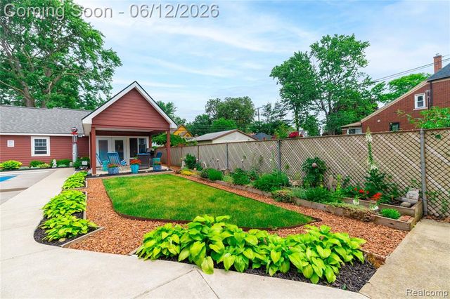 120 Superior Boulevard, Wyandotte, MI 48192