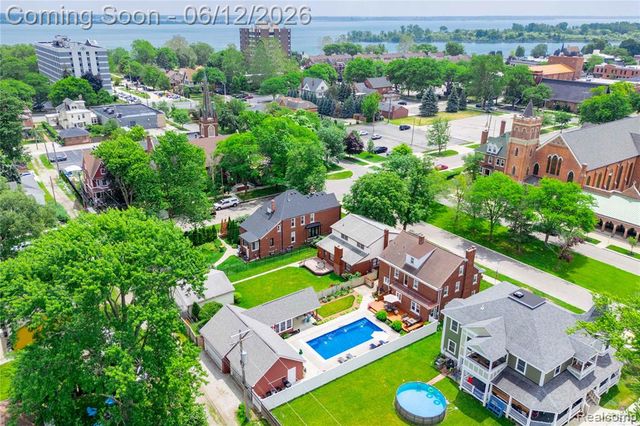 120 Superior Boulevard, Wyandotte, MI 48192