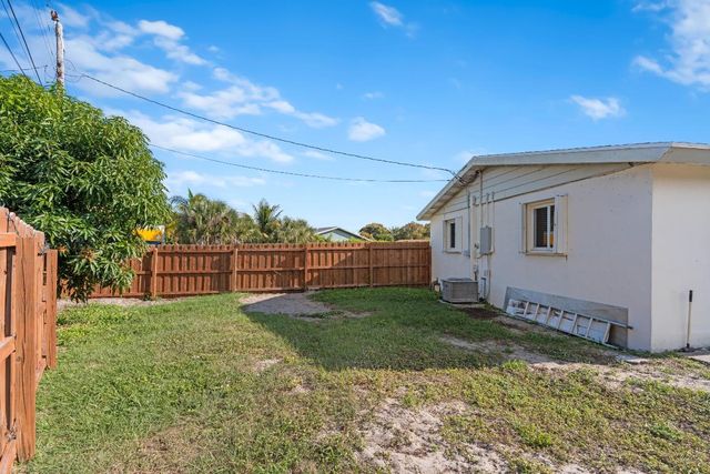 315 SW 6th Court, Boynton Beach, FL 33426