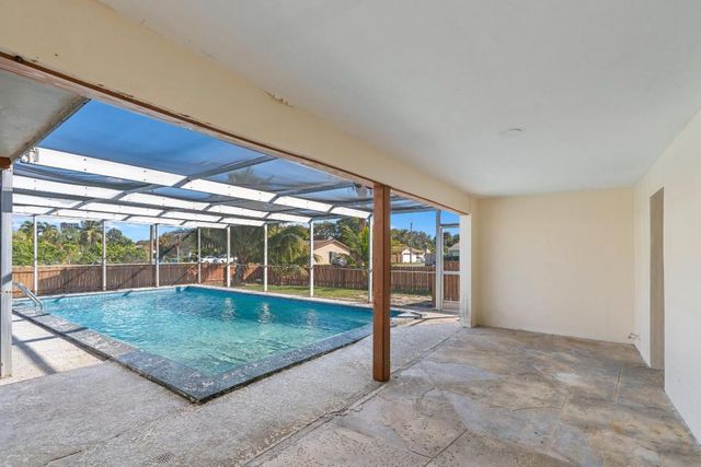 315 SW 6th Court, Boynton Beach, FL 33426