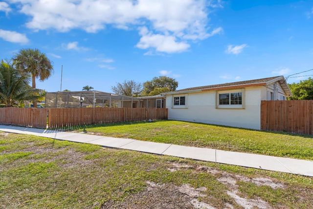 315 SW 6th Court, Boynton Beach, FL 33426