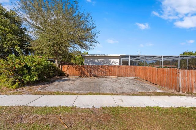 315 SW 6th Court, Boynton Beach, FL 33426