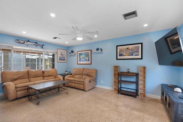 315 SW 6th Court, Boynton Beach, FL 33426