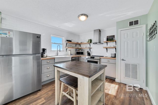 1159 W Beach Boulevard 201, Gulf Shores, AL 36542