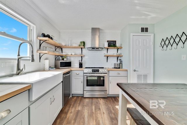 1159 W Beach Boulevard 201, Gulf Shores, AL 36542