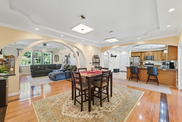 147 Grandview Ave, West Springfield, MA 01089