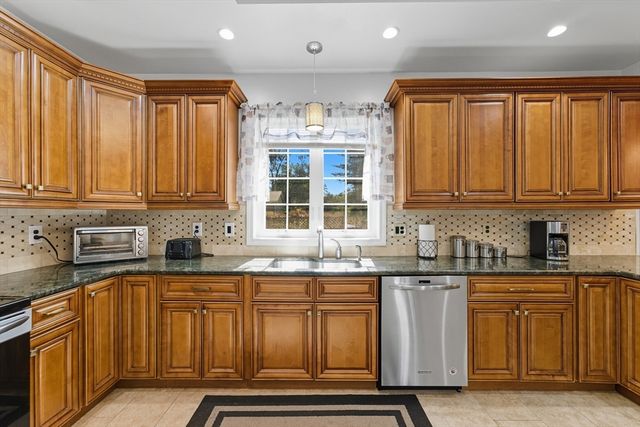 147 Grandview Ave, West Springfield, MA 01089