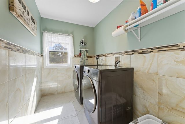 147 Grandview Ave, West Springfield, MA 01089