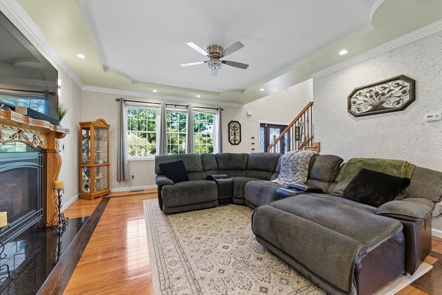147 Grandview Ave, West Springfield, MA 01089