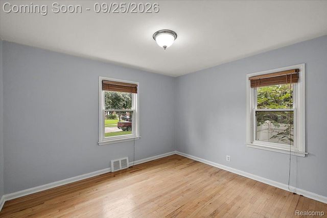 3225 N Vermont Avenue, Royal Oak, MI 48073