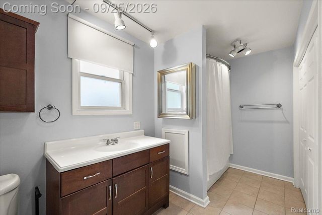 3225 N Vermont Avenue, Royal Oak, MI 48073