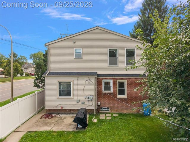 3225 N Vermont Avenue, Royal Oak, MI 48073