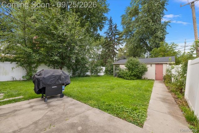 3225 N Vermont Avenue, Royal Oak, MI 48073