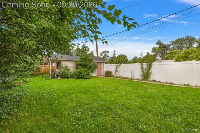 3225 N Vermont Avenue, Royal Oak, MI 48073