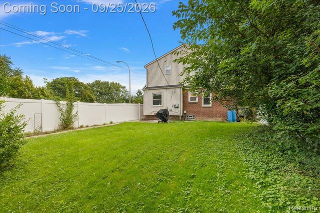 3225 N Vermont Avenue, Royal Oak, MI 48073