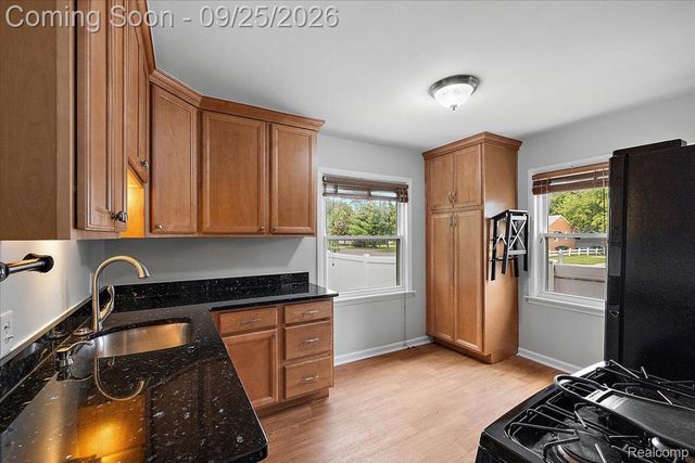 3225 N Vermont Avenue, Royal Oak, MI 48073