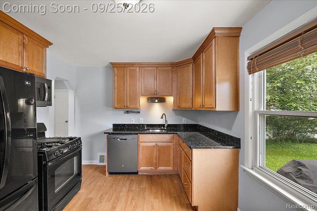 3225 N Vermont Avenue, Royal Oak, MI 48073