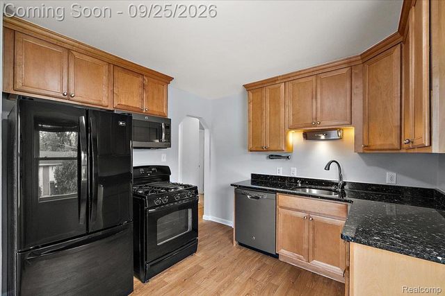3225 N Vermont Avenue, Royal Oak, MI 48073