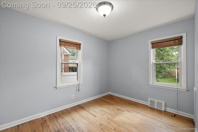 3225 N Vermont Avenue, Royal Oak, MI 48073