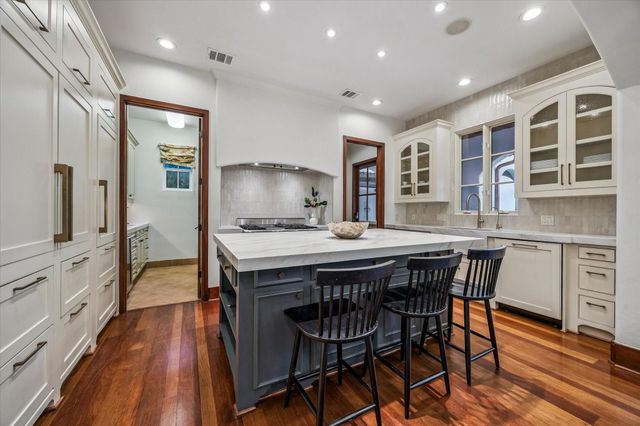 838 Ashland Street, Houston, TX 77007