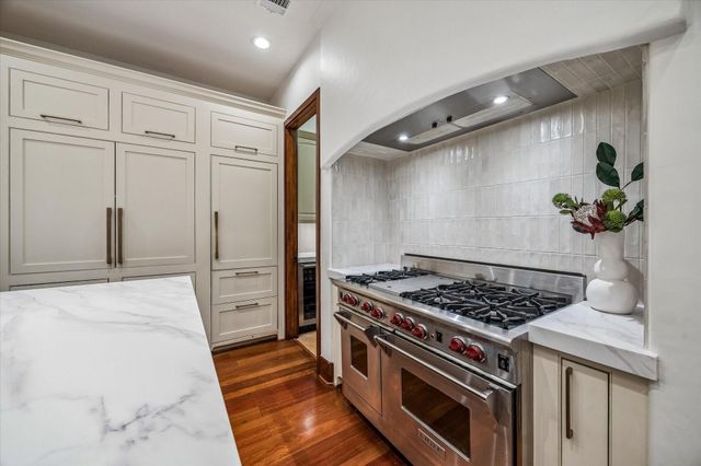 838 Ashland Street, Houston, TX 77007