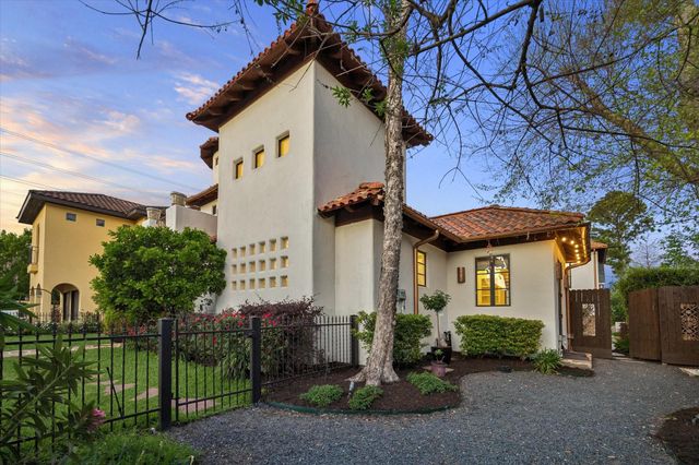 838 Ashland Street, Houston, TX 77007