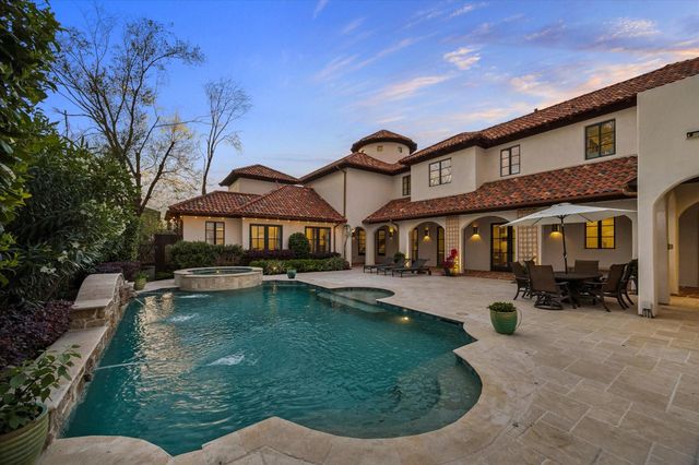 838 Ashland Street, Houston, TX 77007