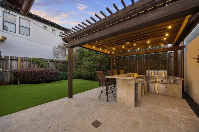 838 Ashland Street, Houston, TX 77007