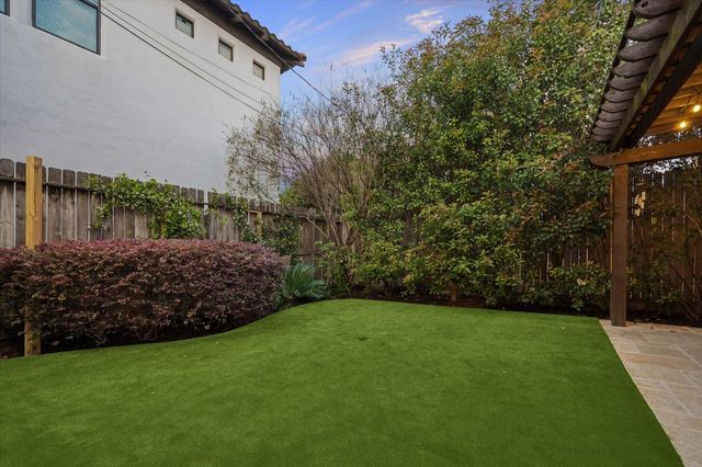 838 Ashland Street, Houston, TX 77007