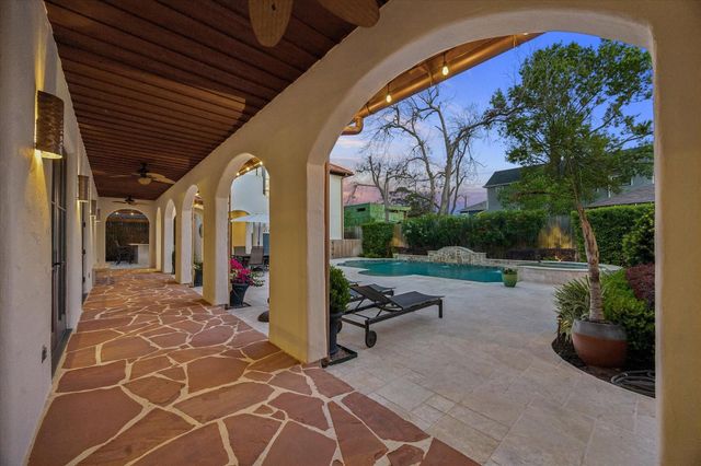 838 Ashland Street, Houston, TX 77007