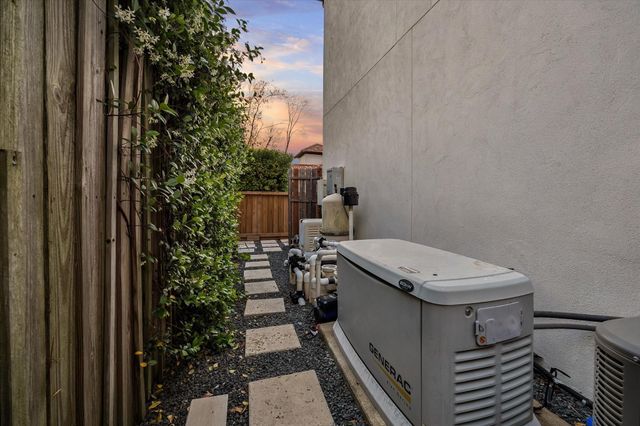 838 Ashland Street, Houston, TX 77007