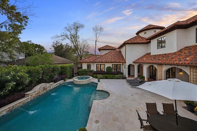 838 Ashland Street, Houston, TX 77007