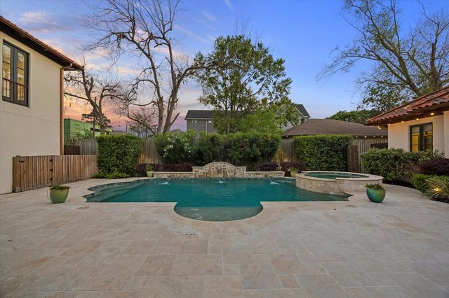 838 Ashland Street, Houston, TX 77007