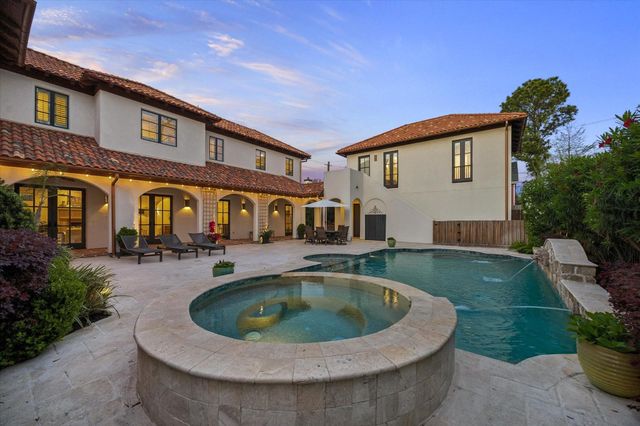 838 Ashland Street, Houston, TX 77007