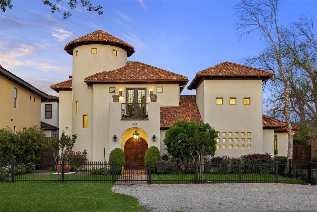 838 Ashland Street, Houston, TX 77007