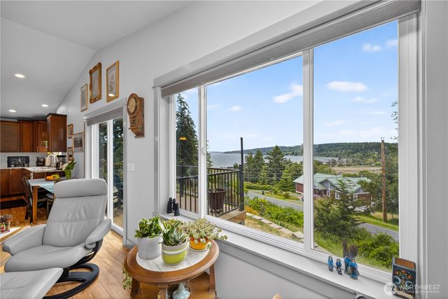 2729 Van Dee Avenue, Greenbank, WA 98253