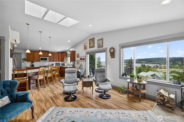 2729 Van Dee Avenue, Greenbank, WA 98253
