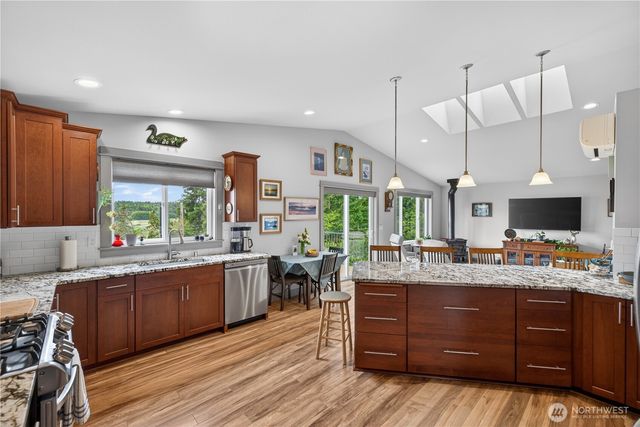 2729 Van Dee Avenue, Greenbank, WA 98253