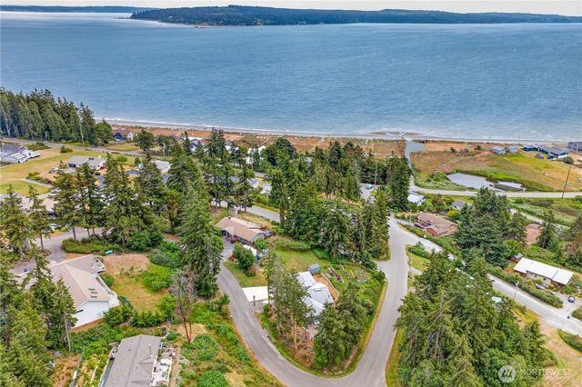 2729 Van Dee Avenue, Greenbank, WA 98253
