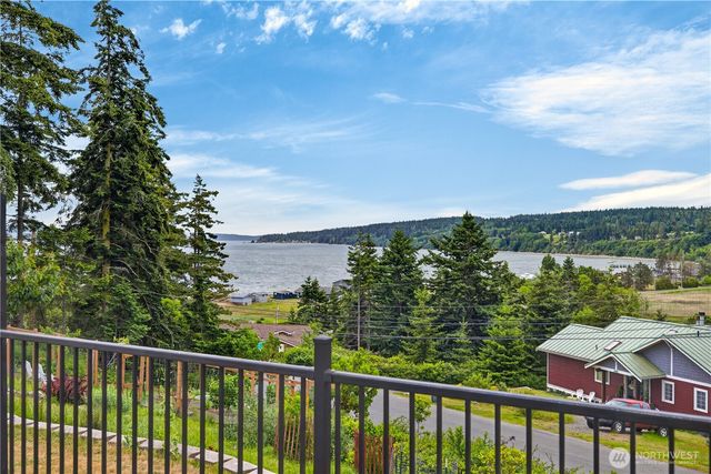 2729 Van Dee Avenue, Greenbank, WA 98253