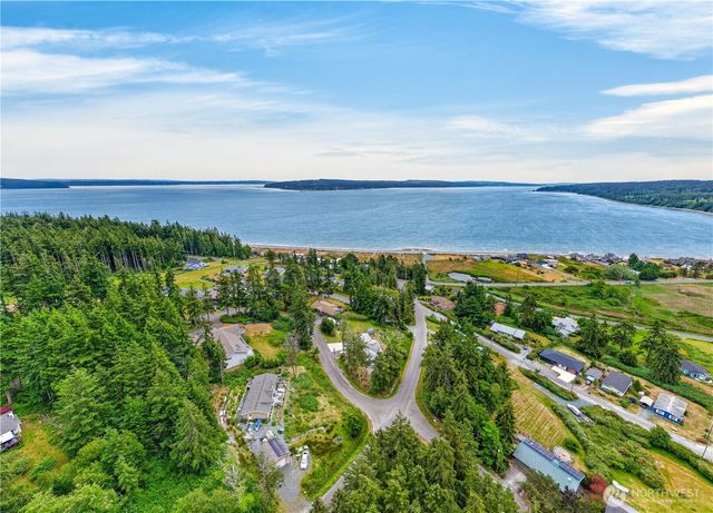 2729 Van Dee Avenue, Greenbank, WA 98253