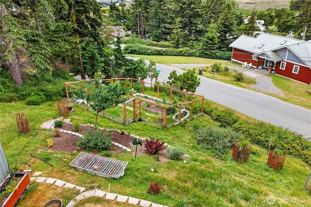 2729 Van Dee Avenue, Greenbank, WA 98253