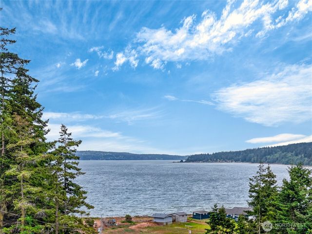 2729 Van Dee Avenue, Greenbank, WA 98253