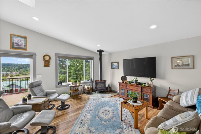 2729 Van Dee Avenue, Greenbank, WA 98253