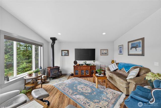 2729 Van Dee Avenue, Greenbank, WA 98253