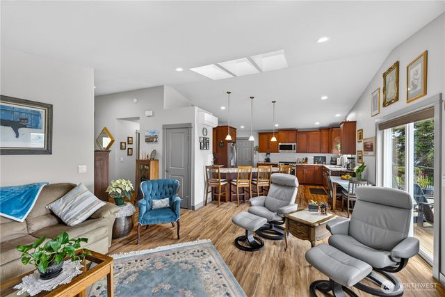2729 Van Dee Avenue, Greenbank, WA 98253