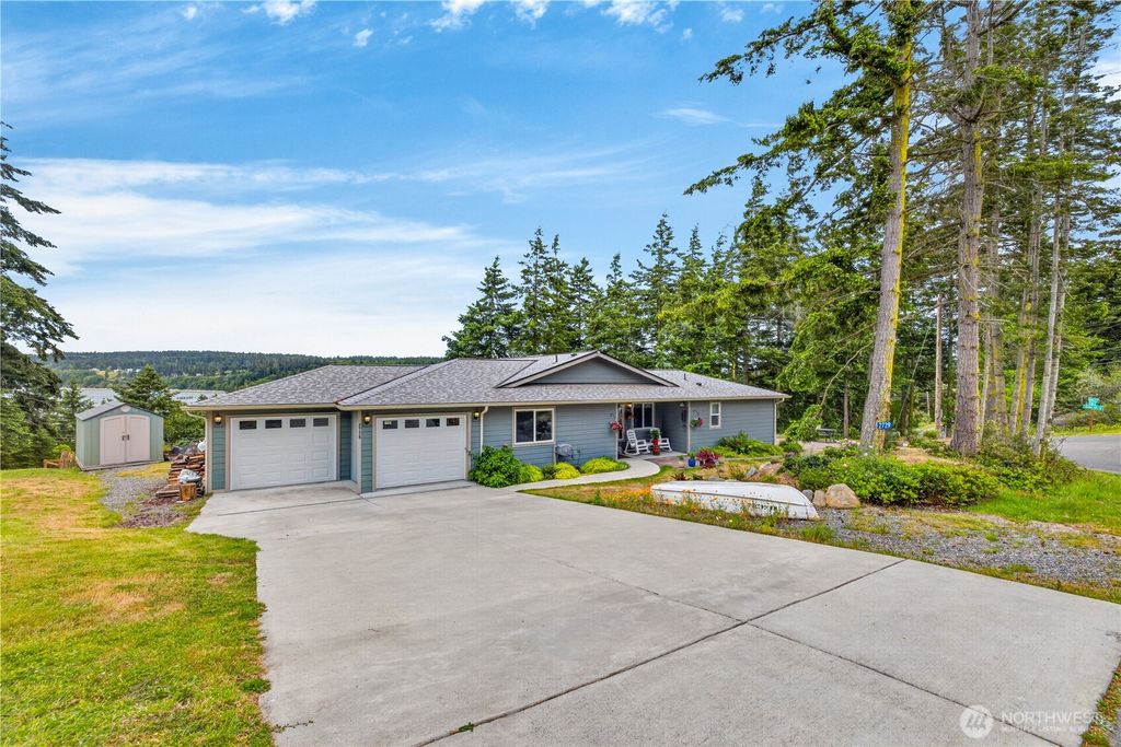 2729 Van Dee Avenue, Greenbank, WA 98253